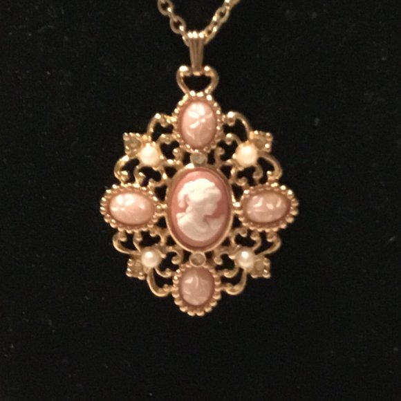 Vintage & lovely Avon cameo necklace - Picture 10 of 16